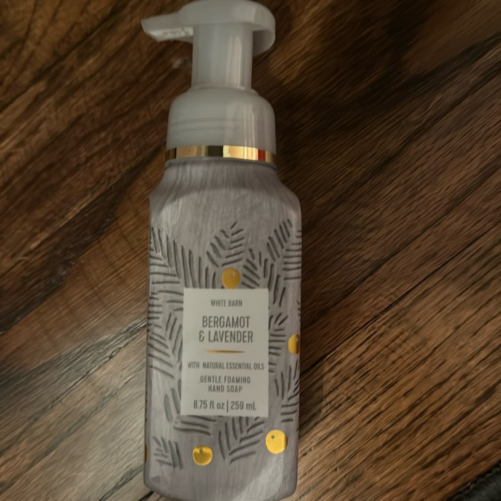 Bath & Body Works Bergamot & Lavender Foaming Hand soap